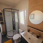 Mobile Maris With Shared Pool And Sea View Pirovac