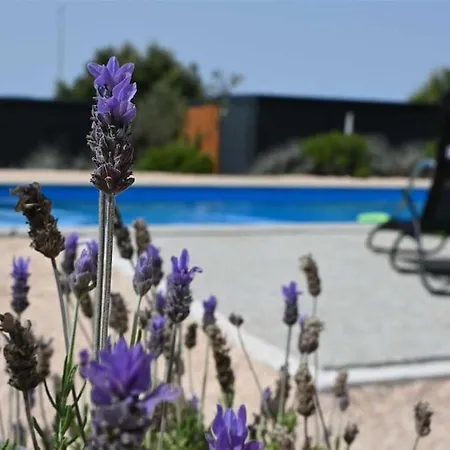 Nyaraló Mobile Maris With Shared Pool And Sea View