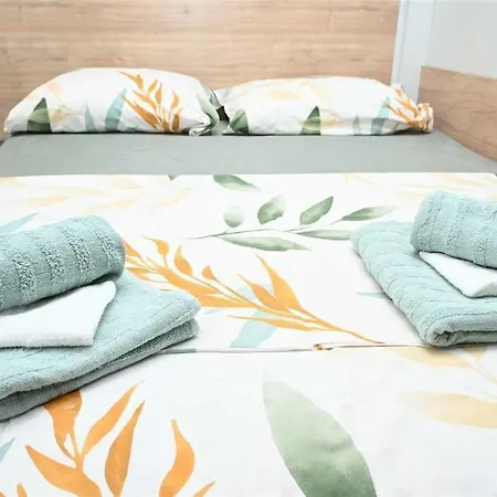 Mobile Maris With Shared Pool And Sea View Tatil Evi Pirovac