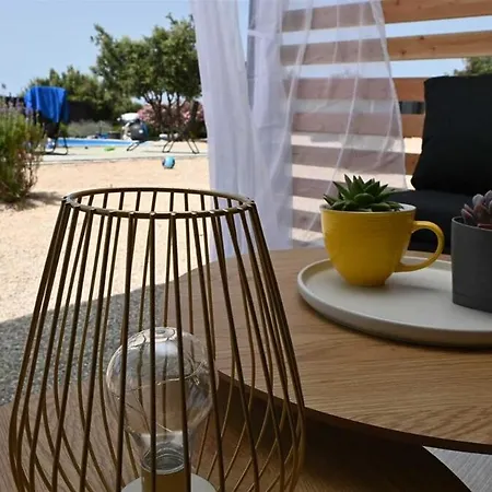 Mobile Maris With Shared Pool And Sea View