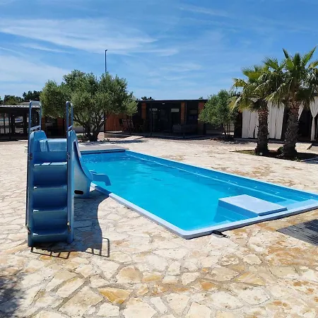 Nyaraló Mobile Maris With Shared Pool And Sea View Pirovac
