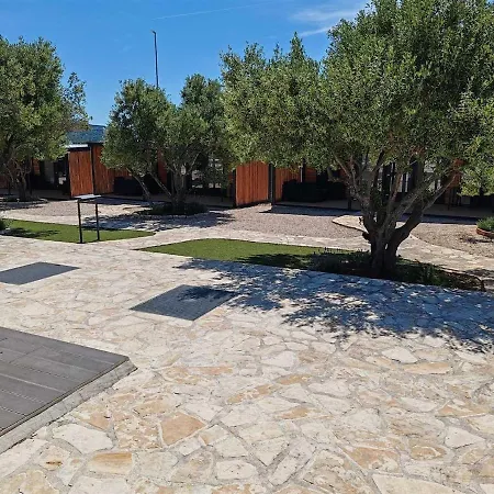 Mobile Maris With Shared Pool And Sea View Casa de Férias Pirovac