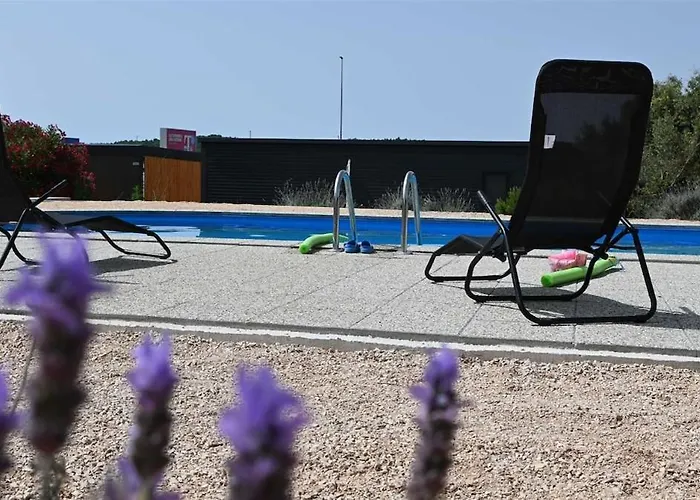 Mobile Maris With Shared Pool And Sea View Casa vacanze Pirovac