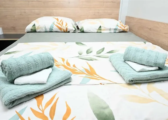 Mobile Maris With Shared Pool And Sea View Casa vacanze Pirovac