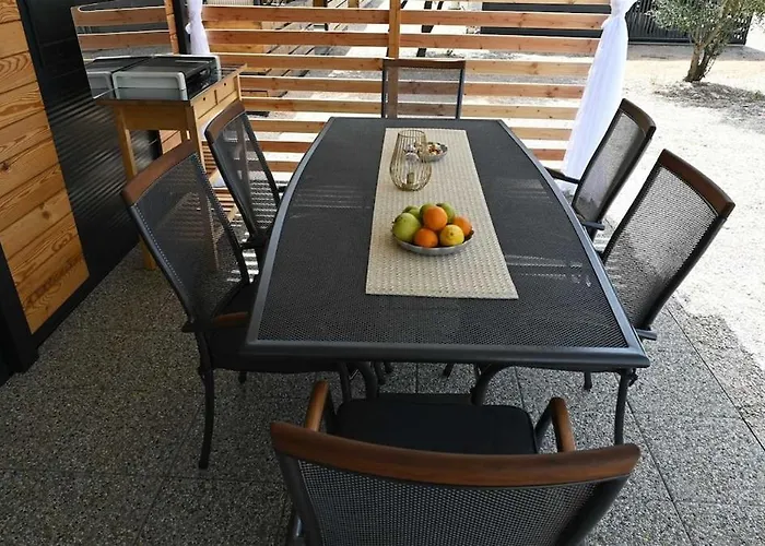 Casa vacanze Mobile Maris With Shared Pool And Sea View Pirovac