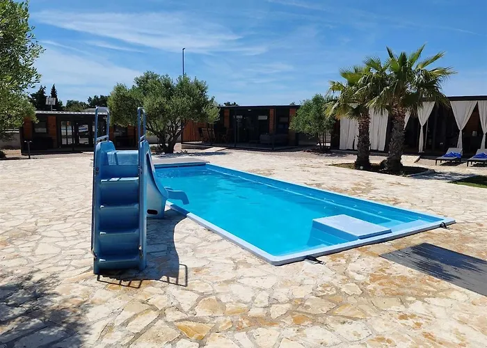 Casa vacanze Mobile Maris With Shared Pool And Sea View Pirovac