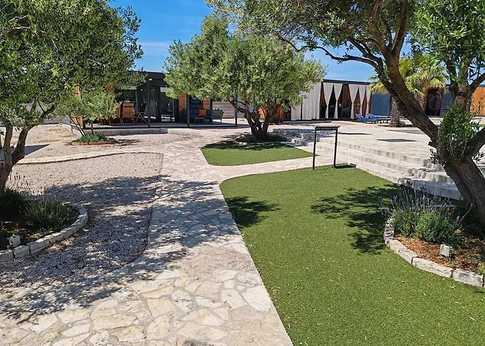 Mobile Maris With Shared Pool And Sea View * Pirovac